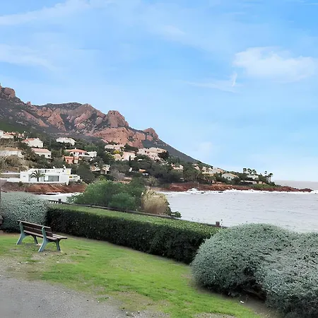 Moderne Fréjus: Spacious With Shared Pool Apartment *