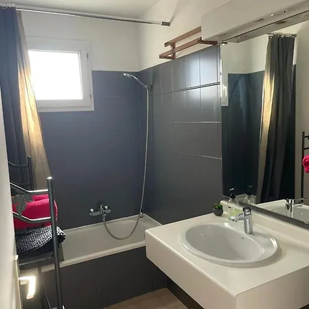 Moderne A Frejus, 60 M², Piscine Partagee アパート Fréjus