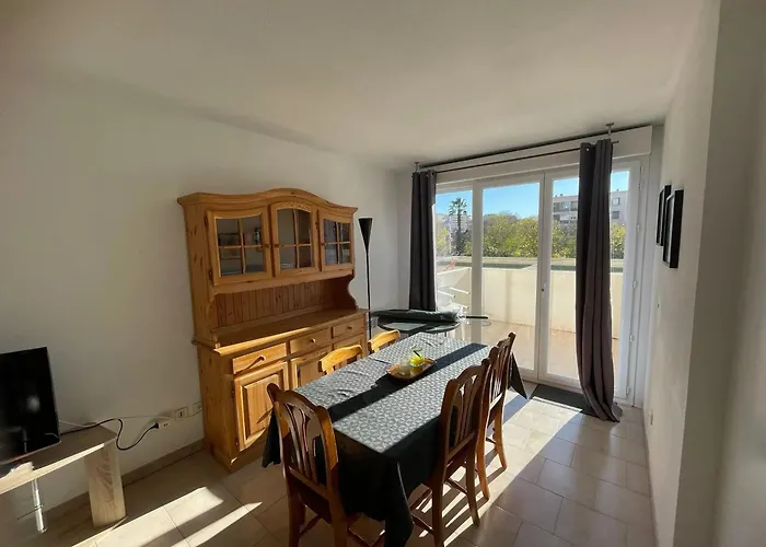 D'une A A 300 M De La Avec Vue Sur La Piscine Partagee Et Balcon * Fréjus